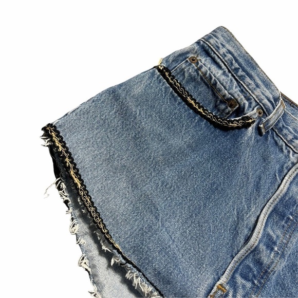 Urban Renewal Medium Wash Raw Hem Jean Shorts S - Picture 2 of 7